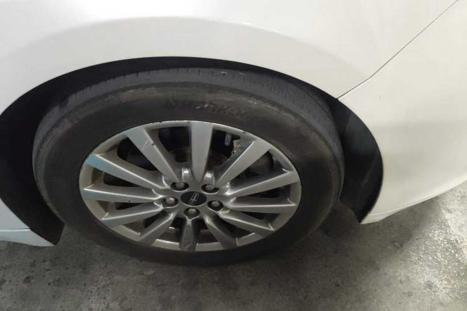 Used Lincoln MKZ 2017 2.0T Luxury Edition Right Front Wheel Hub