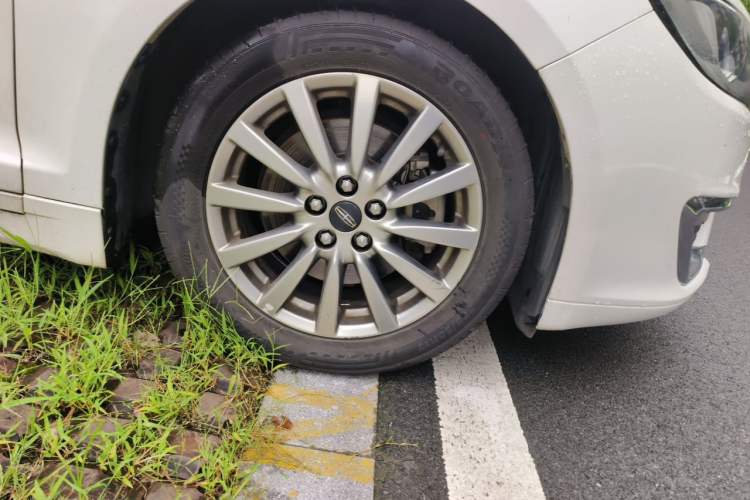 Used Lincoln MKZ 2017 2.0T Luxury Edition Right Front Wheel Hub