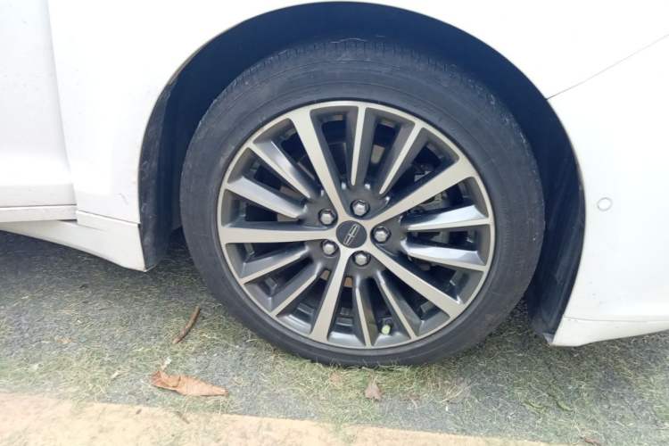Used Lincoln MKZ 2017 2.0T Luxury Edition Right Front Wheel Hub
