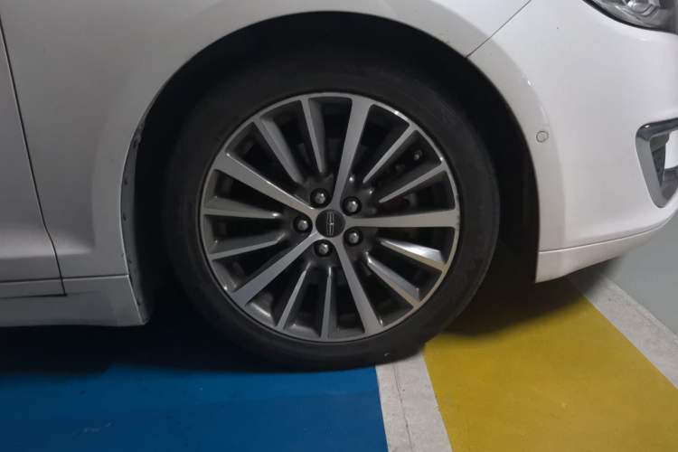 Used Lincoln MKZ 2017 2.0T Luxury Edition Right Front Wheel Hub