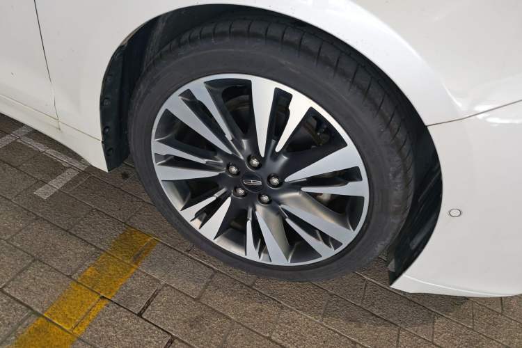 Used Lincoln MKZ 2017 2.0H Hybrid Luxury Edition Right Front Wheel Hub