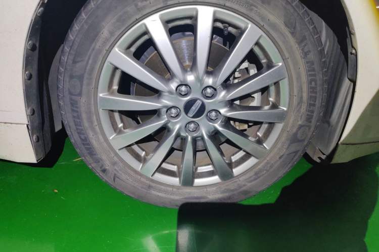 Used Lincoln MKZ 2017 2.0T Luxury Edition Right Front Wheel Hub
