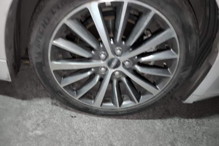 Used Lincoln MKZ 2017 2.0T Luxury Edition Right Front Wheel Hub