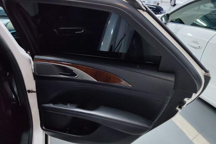 Used Lincoln MKZ 2017 2.0T Luxury Edition Right Rear Door Interior