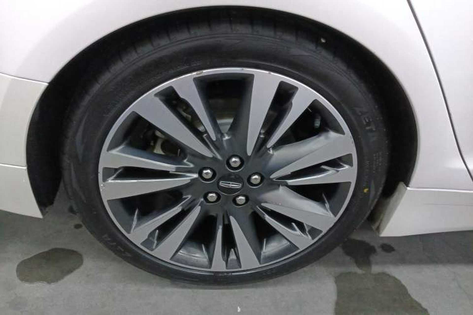 Used Lincoln MKZ 2017 2.0T Prestige Edition Right Rear Wheel Hub