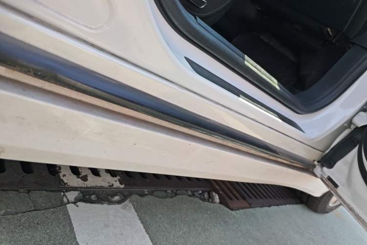 Used Lincoln MKZ 2017 2.0T Luxury Edition Right Side Sill