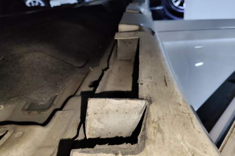 Used Lincoln MKZ 2017 2.0T Luxury Edition Right Side Sill