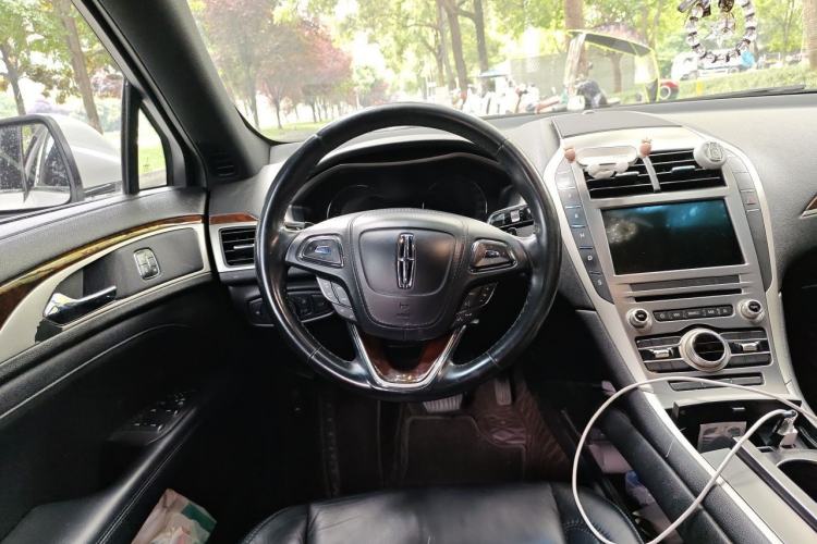 Used Lincoln MKZ 2017 2.0T Luxury Edition Steering Wheel