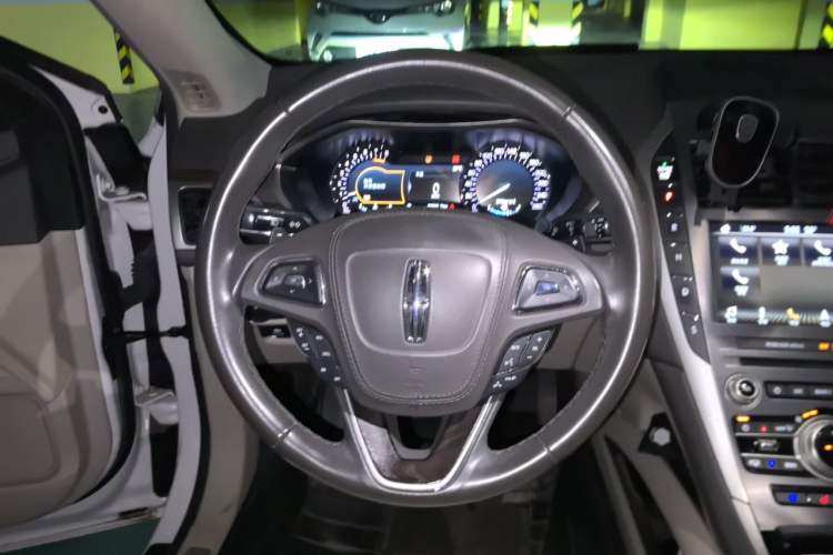 Used Lincoln MKZ 2017 2.0T Luxury Edition Steering Wheel