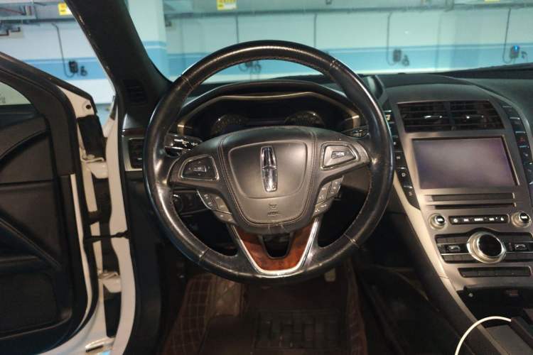 Used Lincoln MKZ 2017 2.0T Luxury Edition Steering Wheel