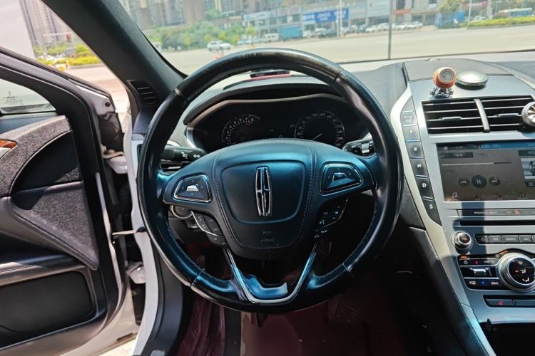 Used Lincoln MKZ 2017 2.0T Luxury Edition Steering Wheel