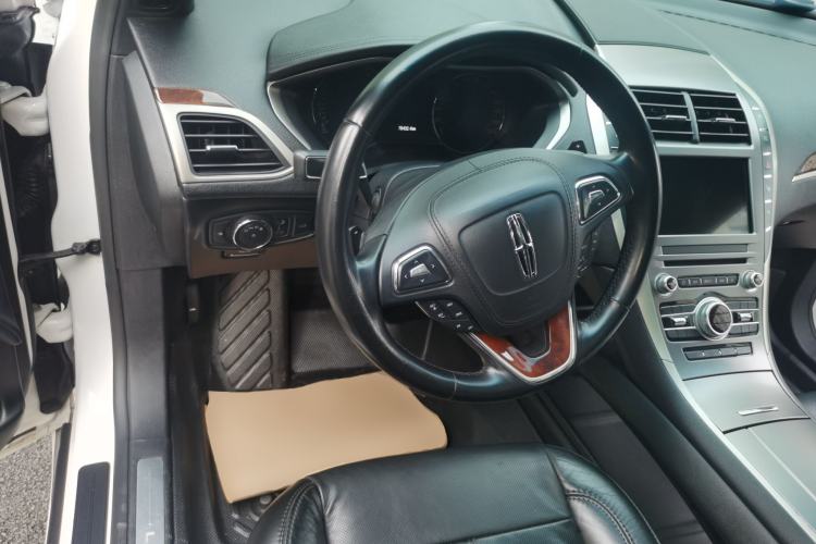 Used Lincoln MKZ 2017 2.0T Luxury Edition Steering Wheel