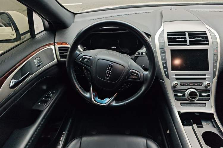 Used Lincoln MKZ 2017 2.0T Luxury Edition Steering Wheel