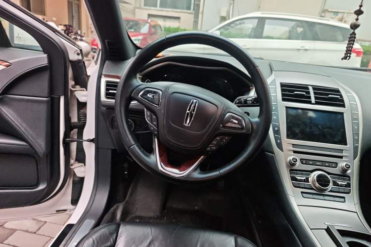Used Lincoln MKZ 2017 2.0T Luxury Edition Steering Wheel