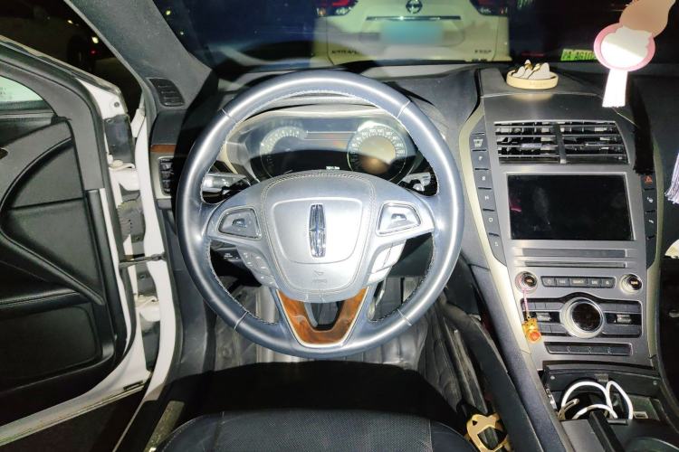 Used Lincoln MKZ 2017 2.0T Luxury Edition Steering Wheel
