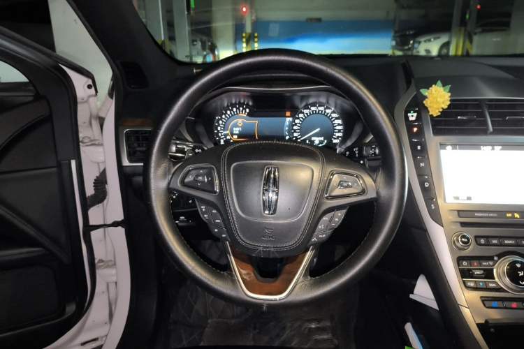 Used Lincoln MKZ 2017 2.0T Luxury Edition Steering Wheel