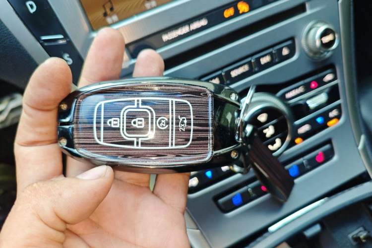 Used Lincoln MKZ 2017 2.0T Luxury Edition Vehicle Key