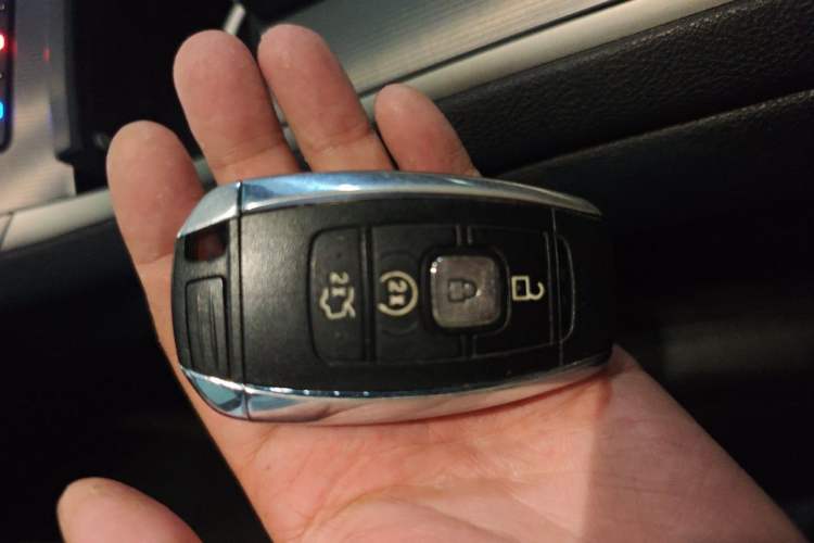 Used Lincoln MKZ 2017 2.0T Luxury Edition Vehicle Key