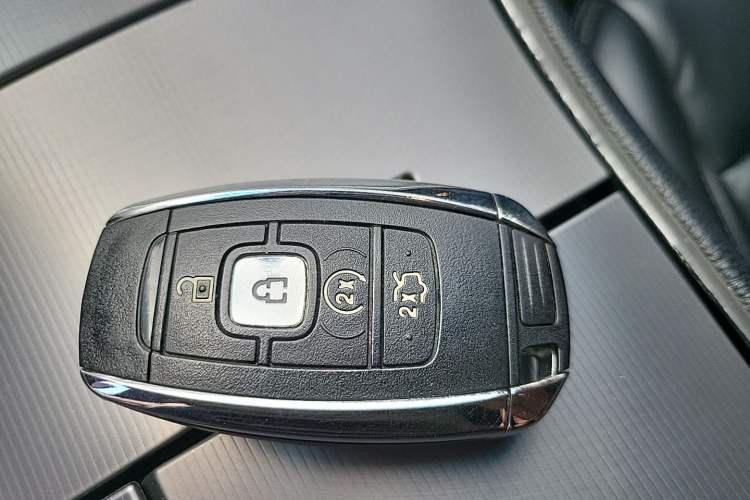 Used Lincoln MKZ 2017 2.0T Luxury Edition Vehicle Key