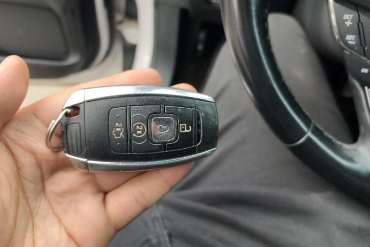 Used Lincoln MKZ 2017 2.0T Luxury Edition Vehicle Key