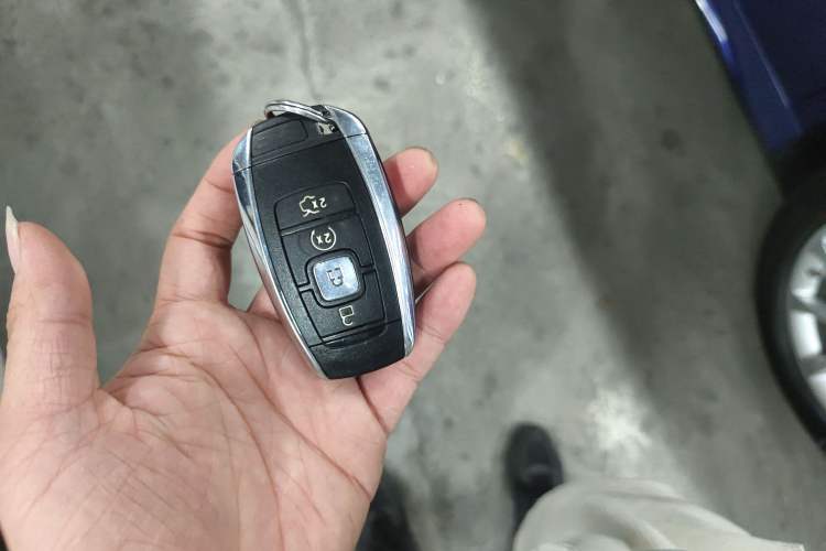 Used Lincoln MKZ 2017 2.0T Luxury Edition Vehicle Key