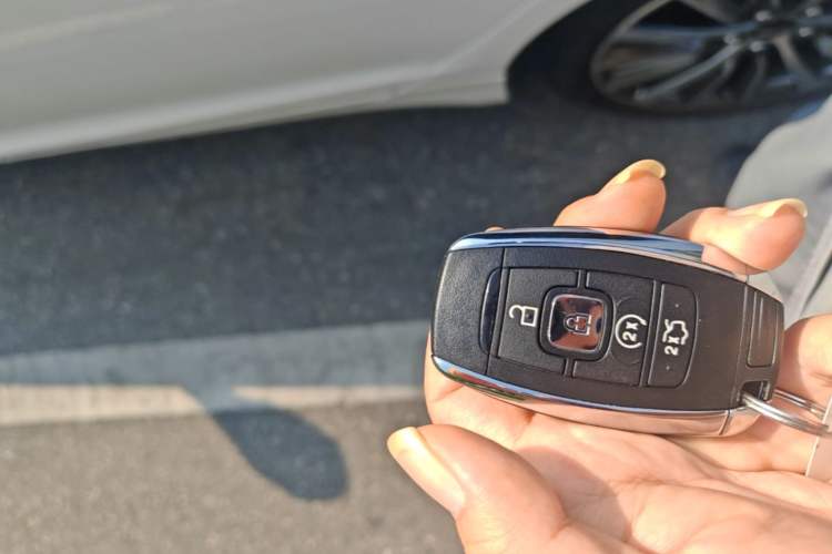 Used Lincoln MKZ 2017 2.0T Luxury Edition Vehicle Key