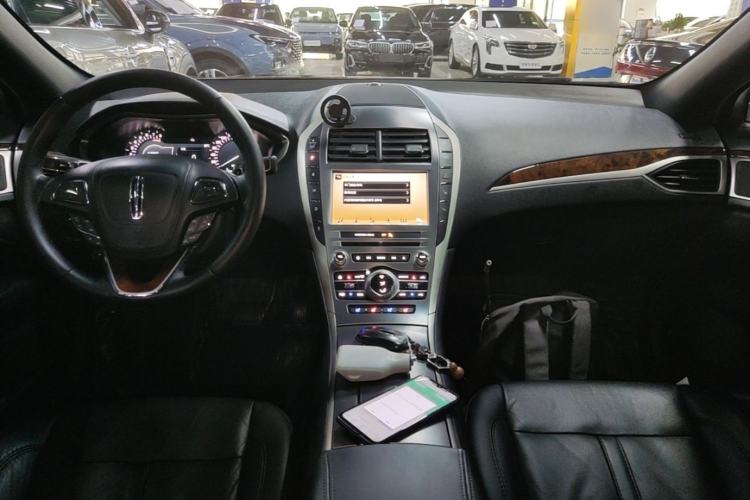 Used Lincoln MKZ 2017 2.0T Luxury Edition Center Console