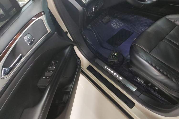 Used Lincoln MKZ 2017 2.0T Luxury Edition Driver Seat