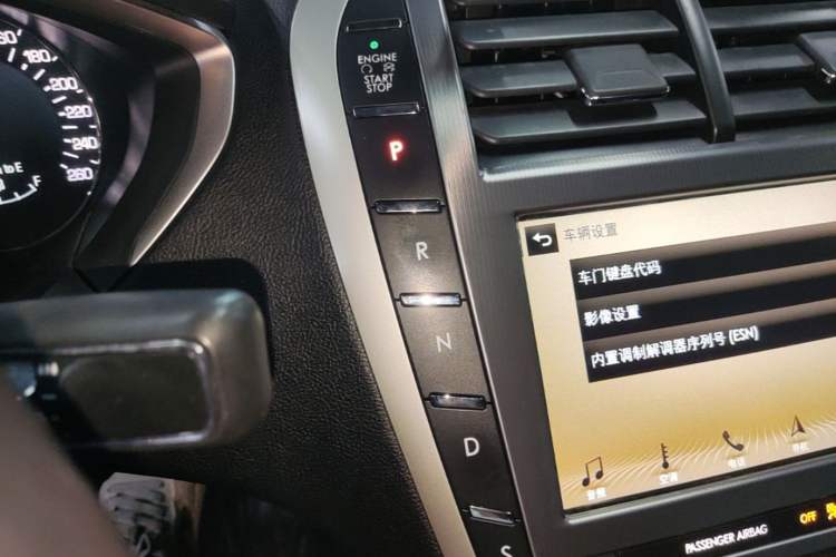 Used Lincoln MKZ 2017 2.0T Luxury Edition Gear Lever