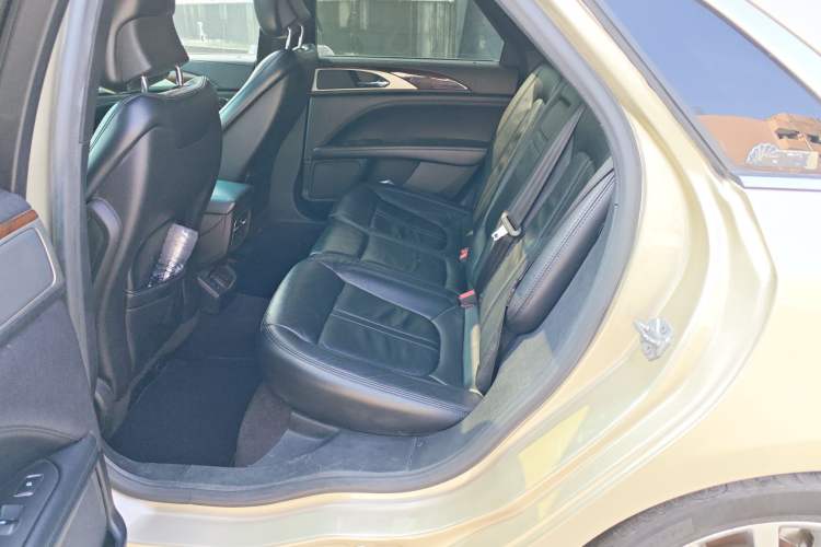 Used Lincoln MKZ 2017 2.0T Luxury Edition Left Rear Seat