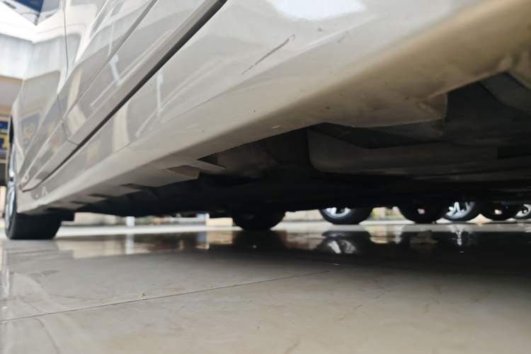 Used Lincoln MKZ 2017 2.0T Luxury Edition Left Side Sill