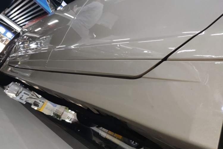 Used Lincoln MKZ 2017 2.0T Luxury Edition Left Side Sill