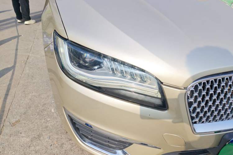 Used Lincoln MKZ 2017 2.0T Luxury Edition Right Front Headlight