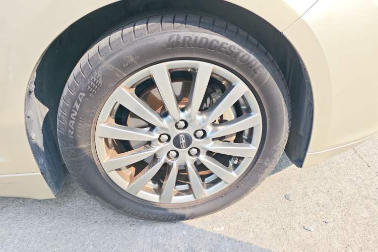 Used Lincoln MKZ 2017 2.0T Luxury Edition Right Front Wheel Hub