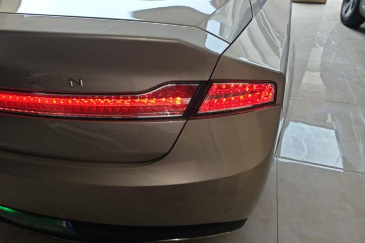 Used Lincoln MKZ 2017 2.0T Luxury Edition Right Rear Taillight