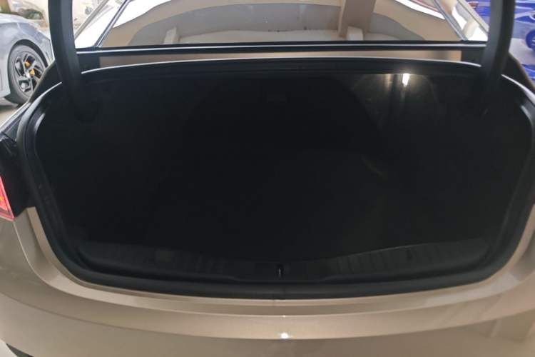 Used Lincoln MKZ 2017 2.0T Luxury Edition Trunk