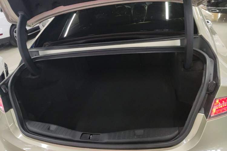 Used Lincoln MKZ 2017 2.0T Luxury Edition Trunk