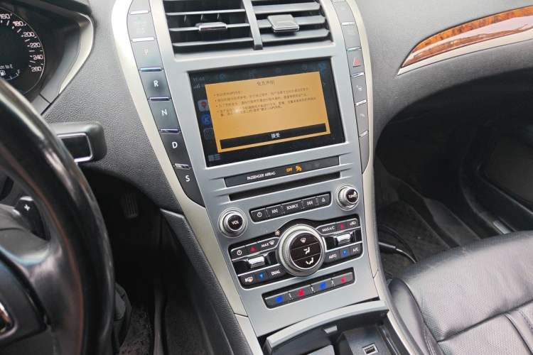 Used Lincoln MKZ 2018 2.0T Luxury Edition Audio And AC Panel