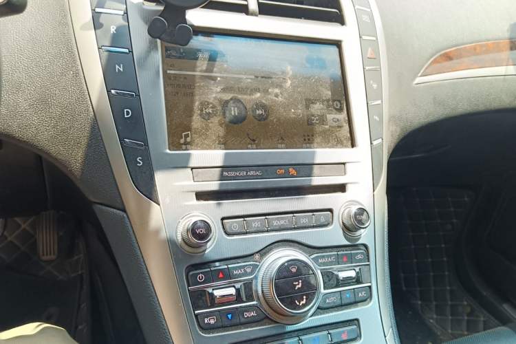 Used Lincoln MKZ 2018 2.0T Luxury Edition Audio And AC Panel