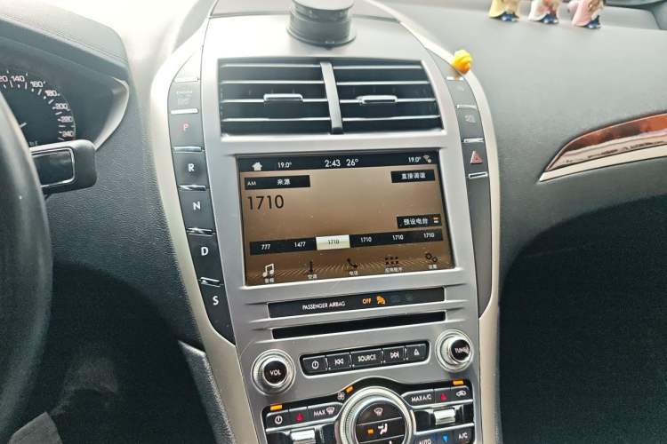 Used Lincoln MKZ 2018 2.0T Premium Edition Audio And AC Panel