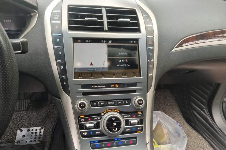 Used Lincoln MKZ 2018 2.0H Hybrid Luxury Edition Audio And AC Panel