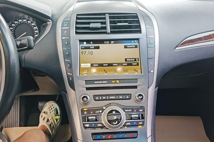 Used Lincoln MKZ 2018 2.0T Luxury Edition Audio And AC Panel