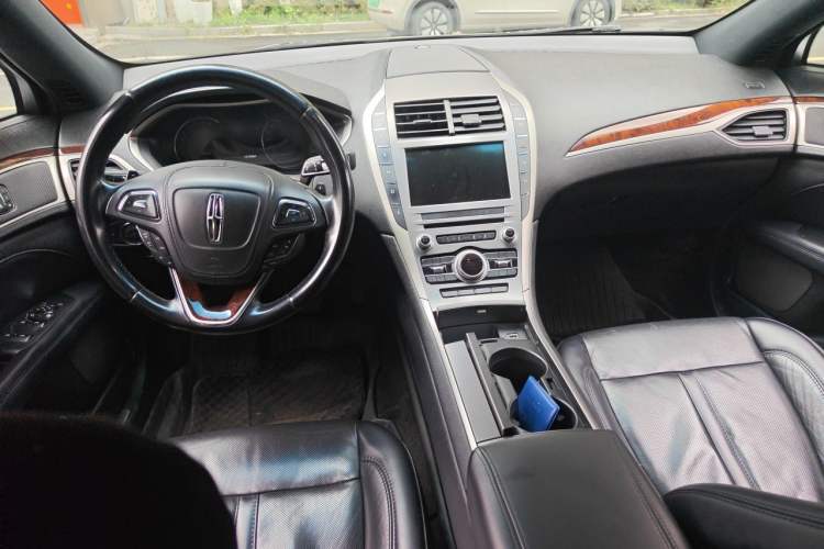 Used Lincoln MKZ 2018 2.0T Luxury Edition Center Console