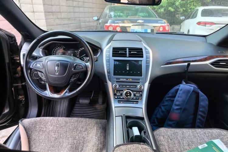 Used Lincoln MKZ 2018 2.0T Premium Edition Center Console