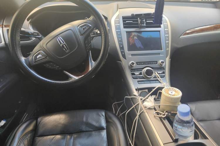 Used Lincoln MKZ 2018 2.0T Luxury Edition Center Console