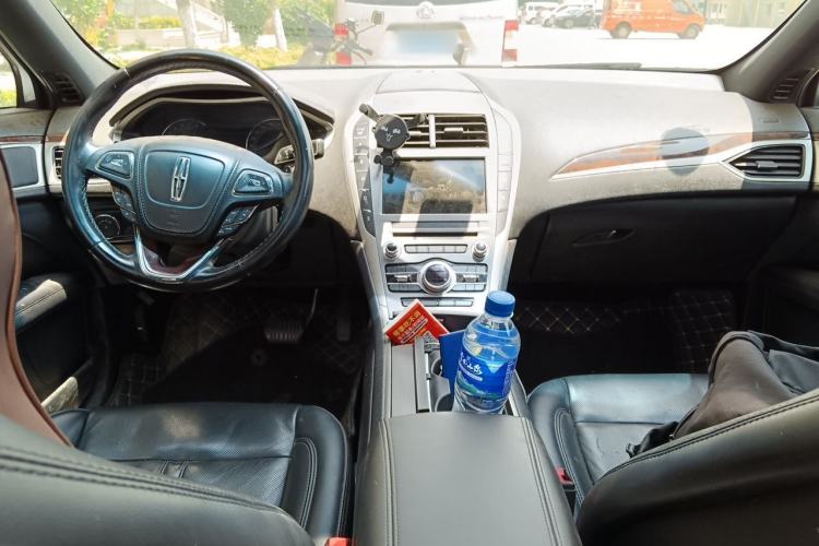 Used Lincoln MKZ 2018 2.0T Luxury Edition Center Console