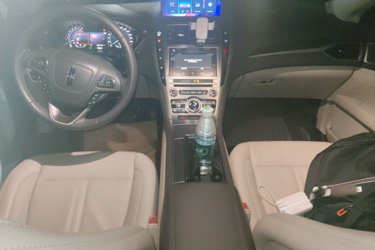 Used Lincoln MKZ 2018 2.0T Premium Edition Center Console