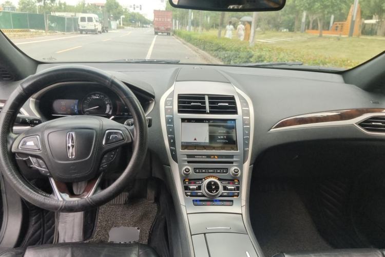 Used Lincoln MKZ 2018 2.0H Hybrid Luxury Edition Center Console