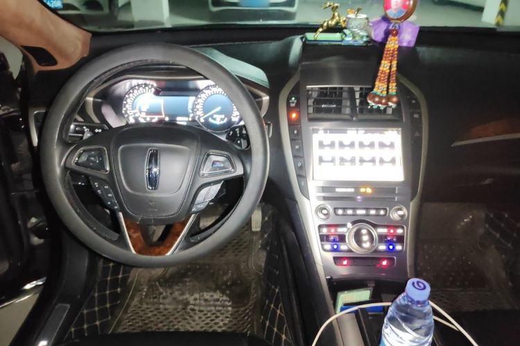 Used Lincoln MKZ 2018 2.0T Premium Edition Center Console