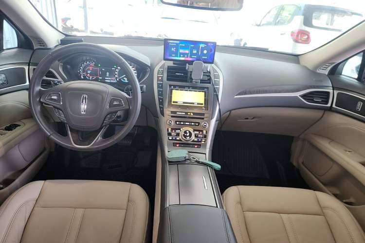 Used Lincoln MKZ 2018 2.0T Premium Edition Center Console